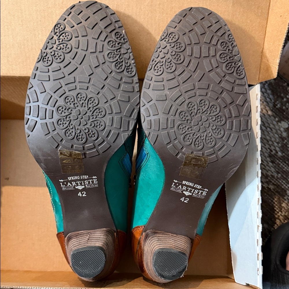 L'ATISTE Teal and Brown Heeled Boots for Women. Like New!